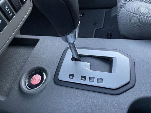 Used 2020 Nissan Frontier SV w/ Midnight Edition Floor Mats image 30