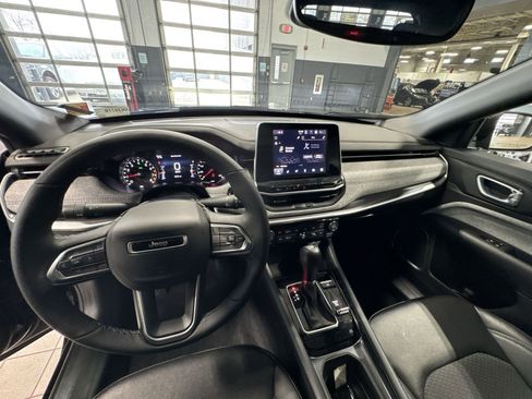 Used 2025 Jeep Compass Latitude w/ Sun & Sound Group image 2