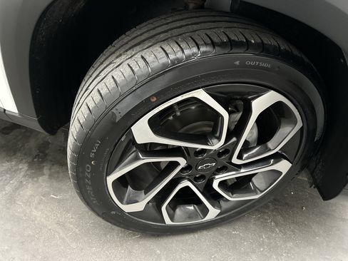 Used 2024 Chevrolet Trax RS w/ Driver Confidence Package FWD image 11