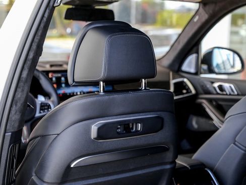 Used 2026 BMW X7 xDrive40i w/ Executive Package image 21