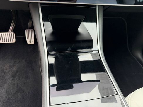 Used 2021 Tesla Model Y Long Range image 35