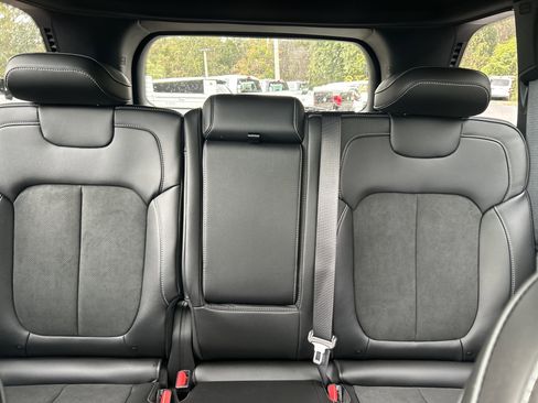 New 2025 Jeep Grand Cherokee Altitude image 17