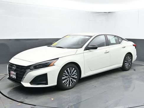 Used 2025 Nissan Altima 2.5 SV image 6