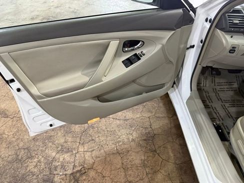 Used 2007 Toyota Camry XLE FWD image 9
