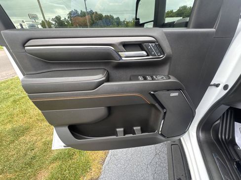 Used 2024 GMC Sierra 2500 AT4 w/ AT4 Premium Plus Package AWD/4WD image 9