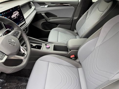 New 2026 Volkswagen Tiguan SE R-Line image 12