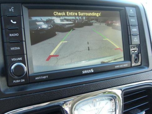 Used 2013 Chrysler Town & Country Touring image 24