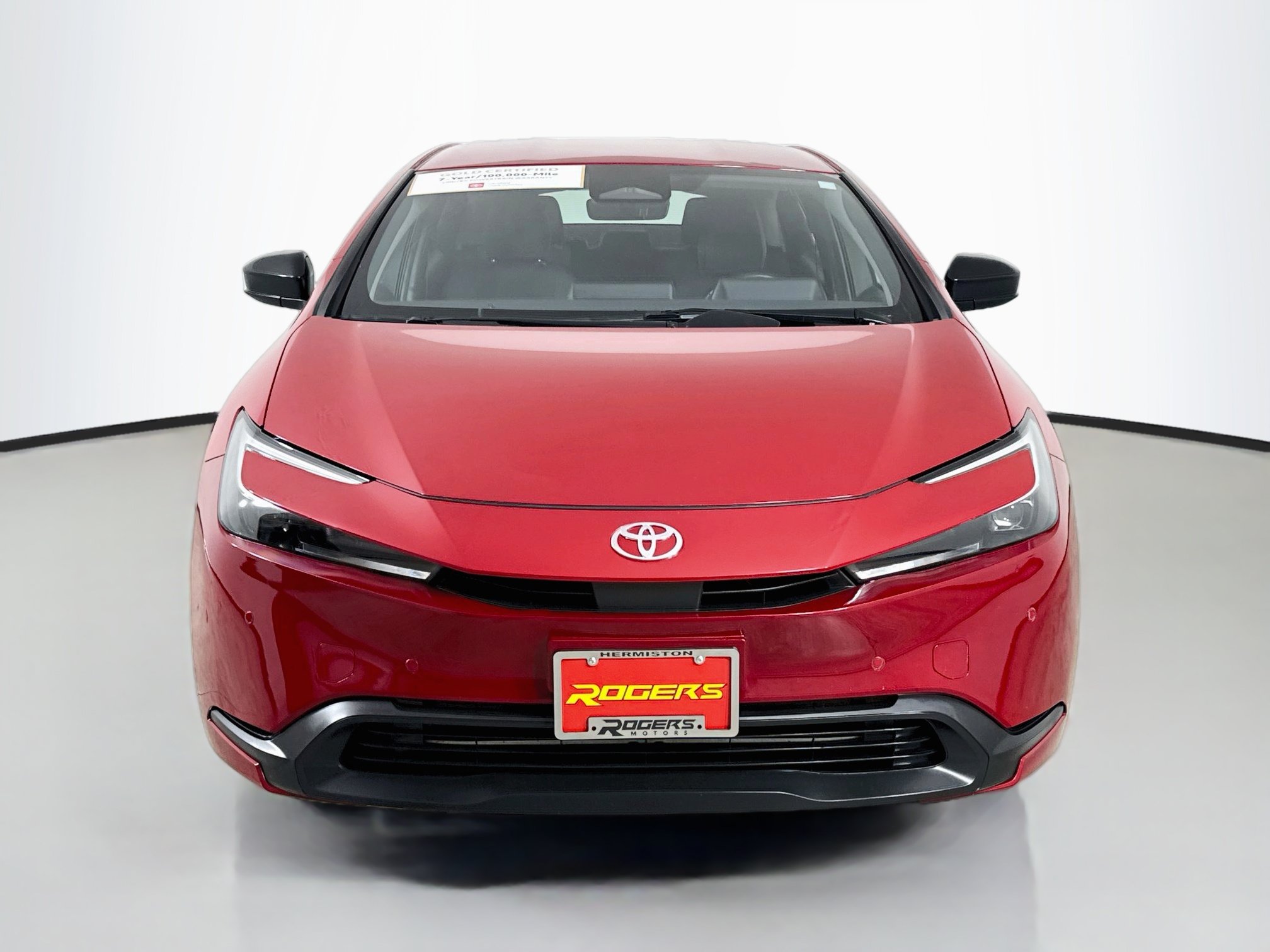 Certified 2025 Toyota Prius LE FWD image 2