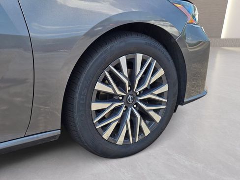 Used 2024 Nissan Altima 2.5 SV FWD image 26