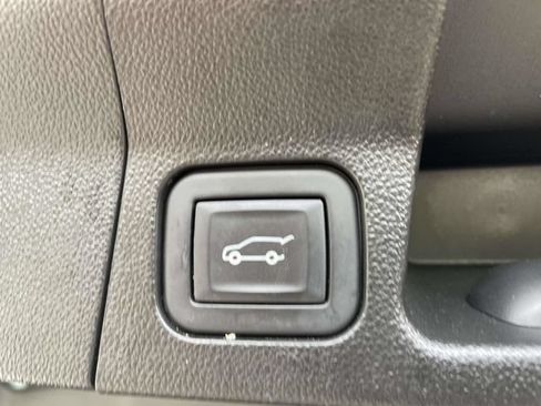 Certified 2023 GMC Acadia SLE w/ Driver Convenience Package AWD/4WD image 19