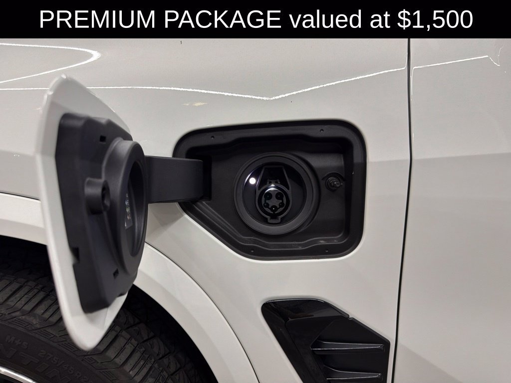 Used 2026 BMW X5 xDrive50e w/ M Sport Package AWD/4WD image 3