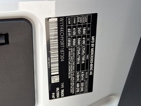 Used 2024 Mercedes-Benz Sprinter 2500 image 33
