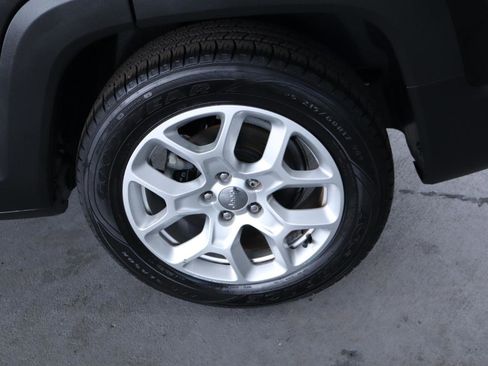 Used 2018 Jeep Renegade Latitude image 42