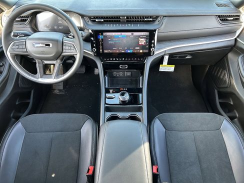 New 2026 Jeep Grand Cherokee Altitude image 12