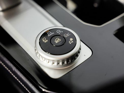 Used 2025 Mitsubishi Outlander SE image 32