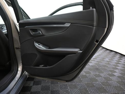 Used 2018 Chevrolet Impala LT FWD image 19