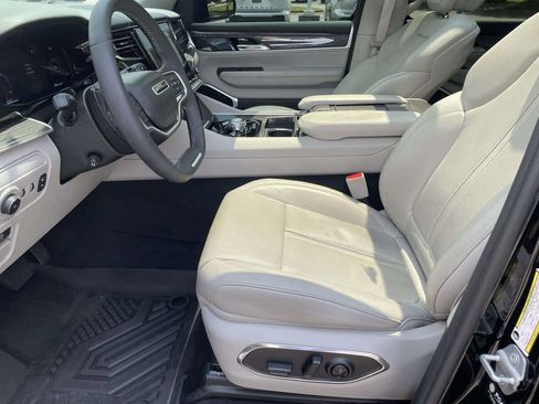 Used 2022 Jeep Wagoneer Series II w/ Premium Group I AWD/4WD image 9
