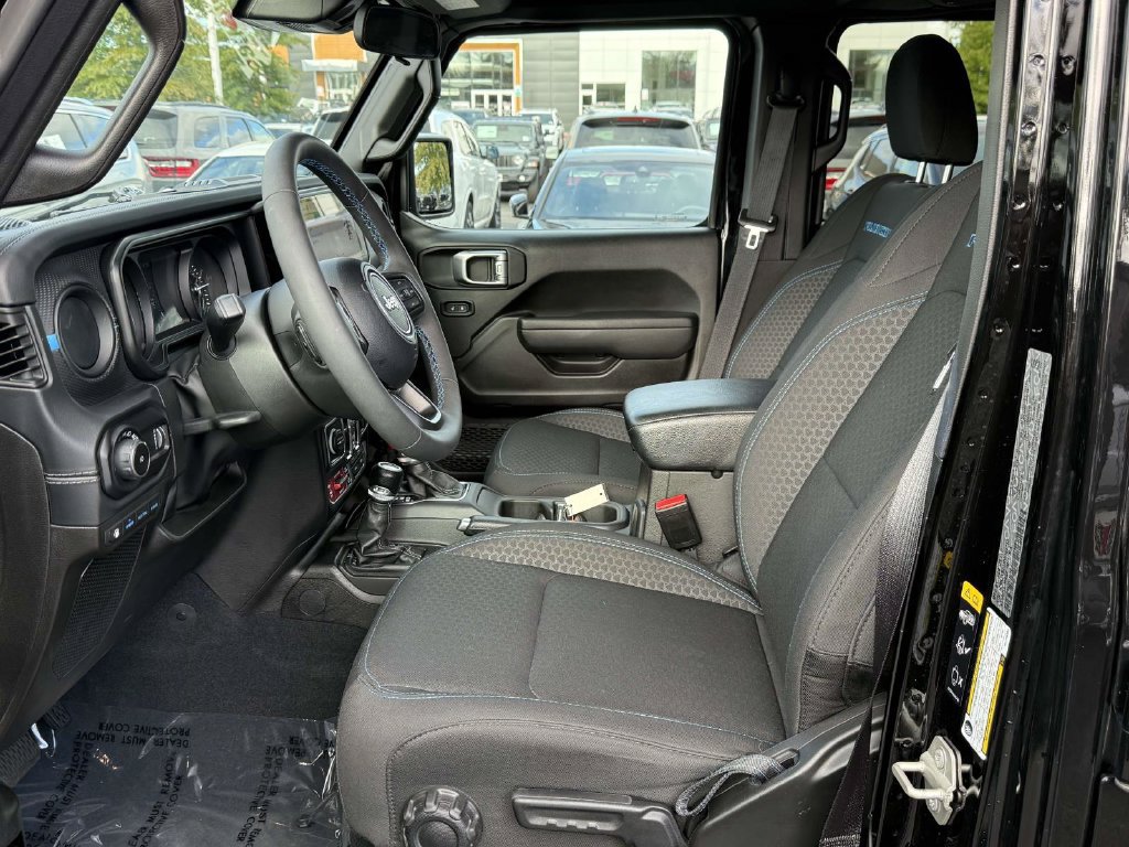 Used 2024 Jeep Wrangler Unlimited Rubicon 4xe w/ Convenience Group AWD/4WD image 13