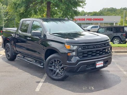 Used 2023 Chevrolet Silverado 1500 Custom AWD/4WD image 2