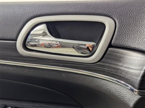 Used 2020 Jeep Grand Cherokee Limited w/ Trailer Tow Group IV image 14