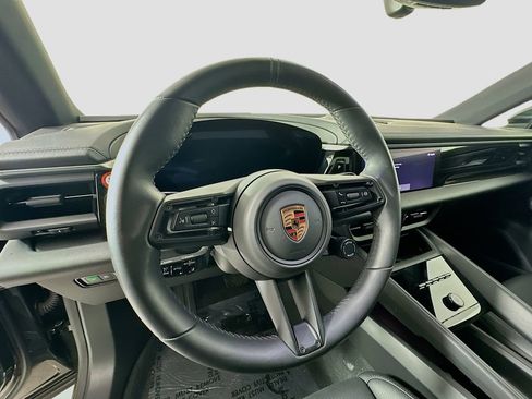 Used 2024 Porsche Macan 4 Electric image 12