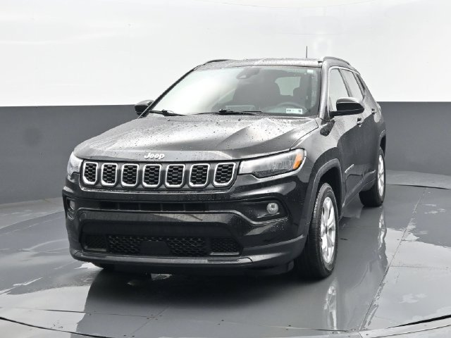 Used 2025 Jeep Compass Latitude AWD/4WD image 23