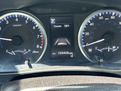 Used 2017 Toyota Highlander Plus AWD/4WD image 10