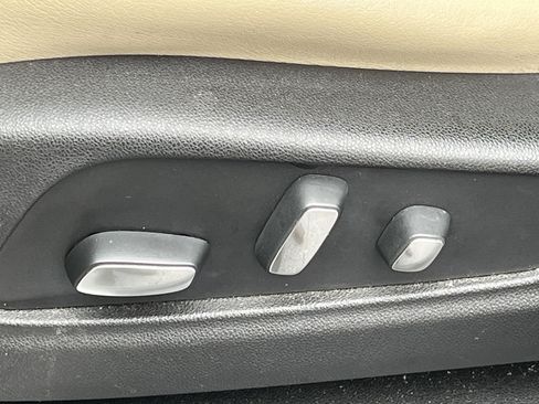 Used 2018 Cadillac XT5 Luxury w/ LPO, Wheel Lock Package image 18