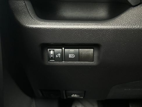 Used 2025 Toyota RAV4 XLE FWD image 26