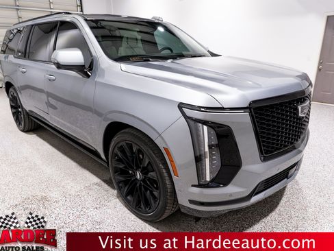 Used 2026 Cadillac Escalade ESV Platinum Sport w/ LPO, ONYX Package AWD/4WD image 6