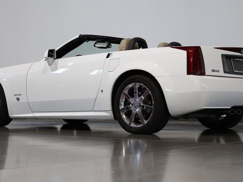 Used 2008 Cadillac XLR RWD image 37