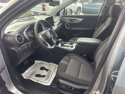 Used 2025 Chevrolet Blazer LT FWD image 19