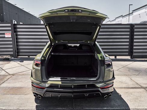 Used 2023 Lamborghini Urus Performante AWD/4WD image 24