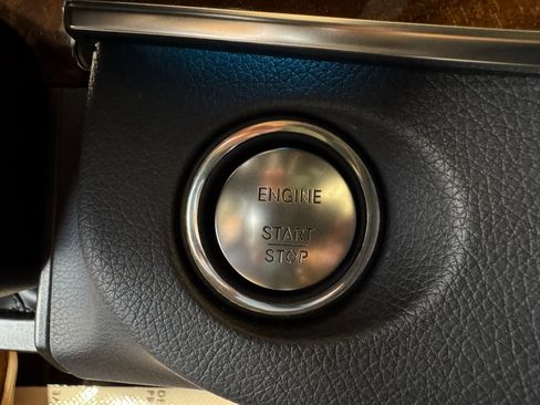 Used 2014 Mercedes-Benz E 350 4MATIC Sedan image 40