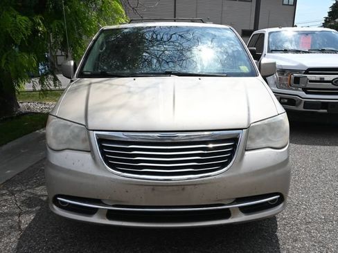 Used 2013 Chrysler Town & Country Touring FWD image 5