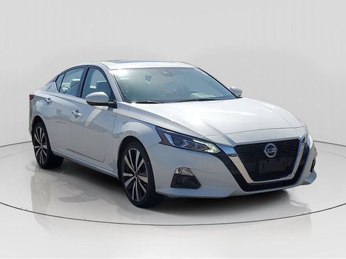 Used 2021 Nissan Altima 2.5 Platinum AWD/4WD image 2
