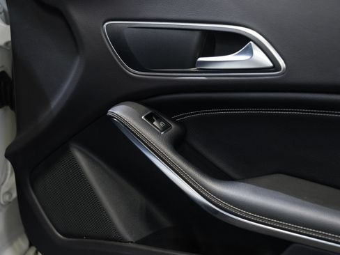 Used 2015 Mercedes-Benz CLA 250 image 24