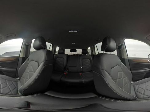 Used 2025 Volkswagen Atlas SE FWD image 27