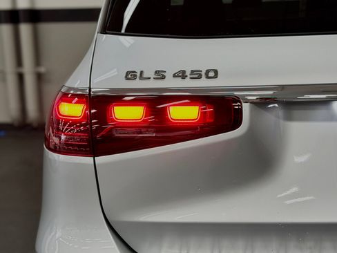 Used 2025 Mercedes-Benz GLS 450 4MATIC image 13