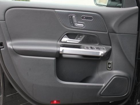 Certified 2025 Mercedes-Benz GLB 250 image 9