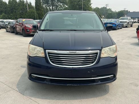 Used 2012 Chrysler Town & Country Touring w/ Entertainment Group #1 FWD image 2