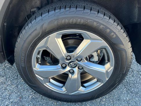 Used 2019 Toyota RAV4 Limited image 22