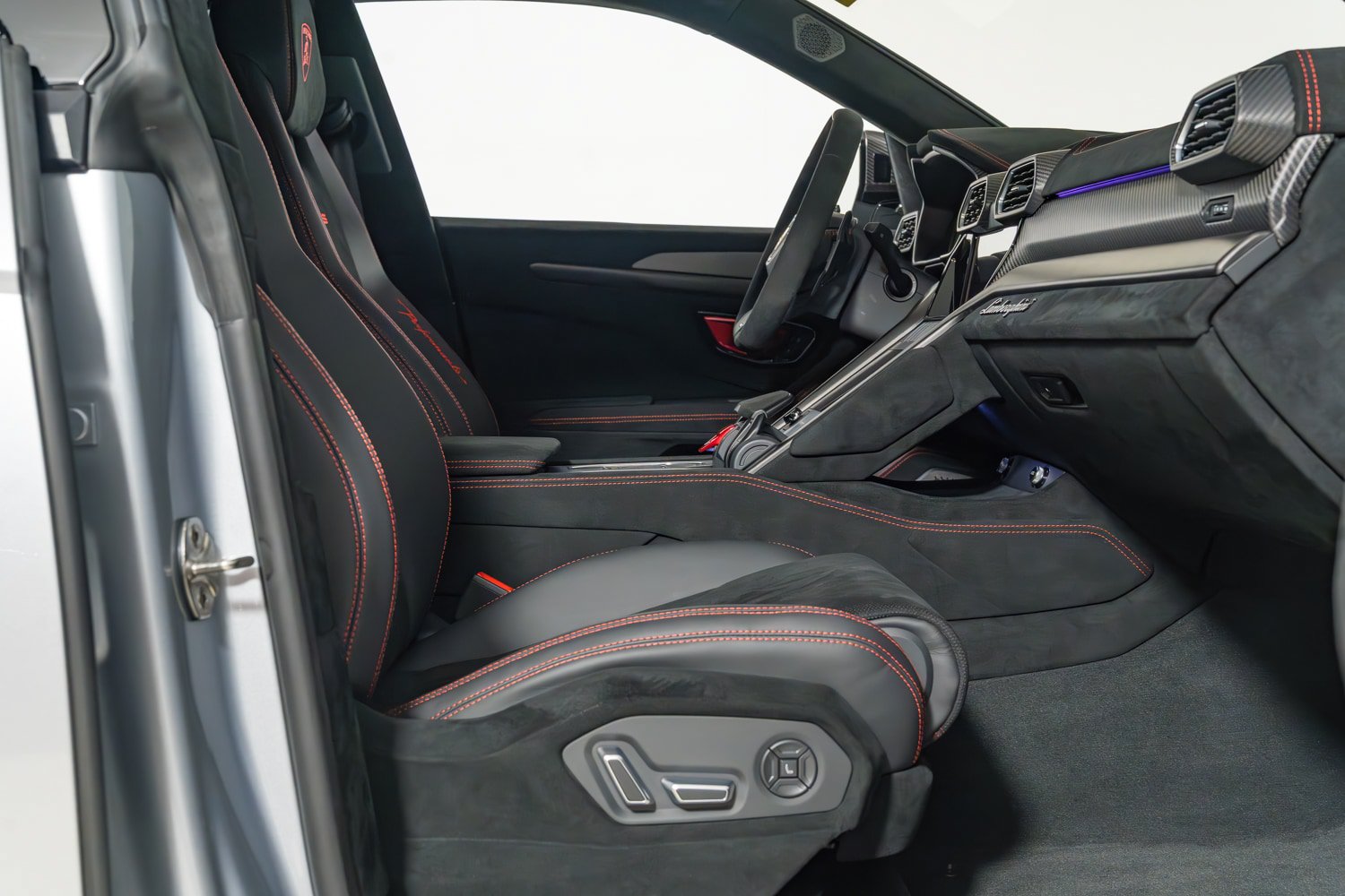 Used 2024 Lamborghini Urus Performante AWD/4WD image 28