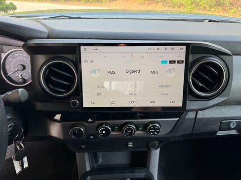 Used 2016 Toyota Tacoma SR5 w/ SR5 Appearance Package (SN) image 25