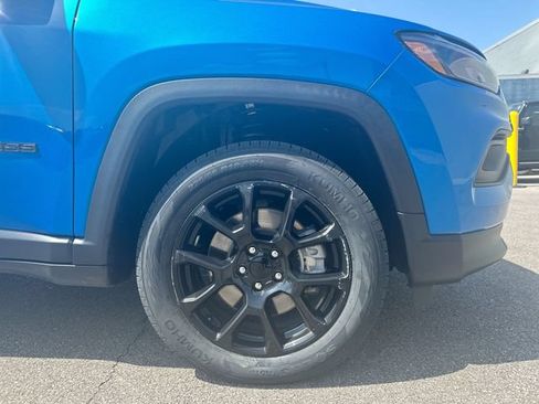 Used 2023 Jeep Compass Latitude w/ Sun and Sound Group AWD/4WD image 12