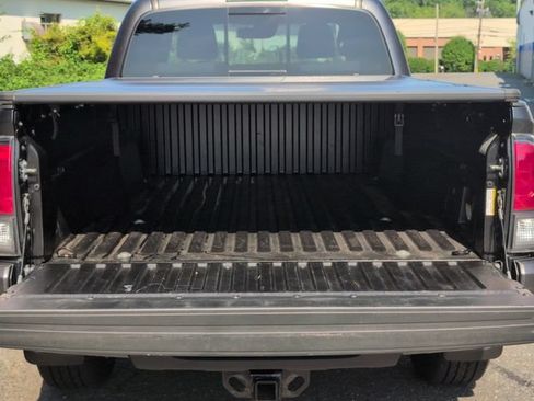 Used 2022 Toyota Tacoma TRD Sport AWD/4WD image 6