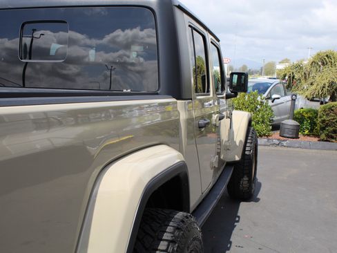 Used 2022 Jeep Gladiator Overland w/ Popular Equipment Package AWD/4WD image 18