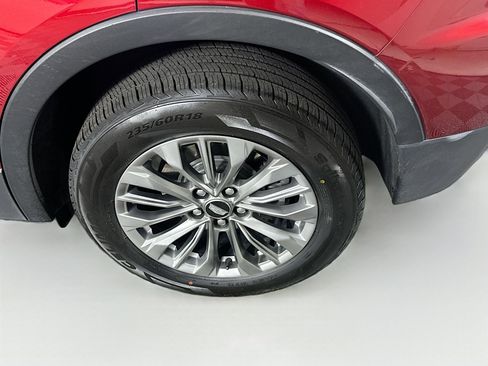 Used 2024 Cadillac XT4 Premium Luxury image 11