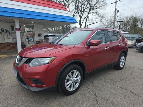Used 2015 Nissan Rogue SV w/ SV Premium Package image 2