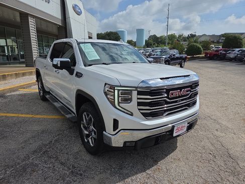 Used 2024 GMC Sierra 1500 SLT AWD/4WD image 3
